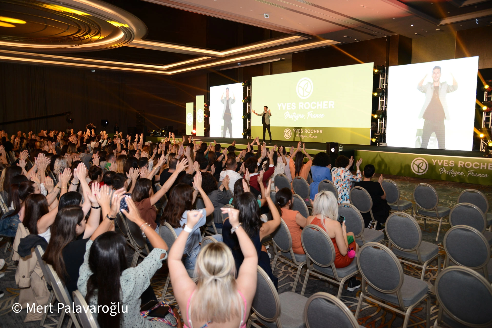 Mert Palavaroğlu Sahne 24 — Kurumsal Etkinlik Sunucusu, Showman