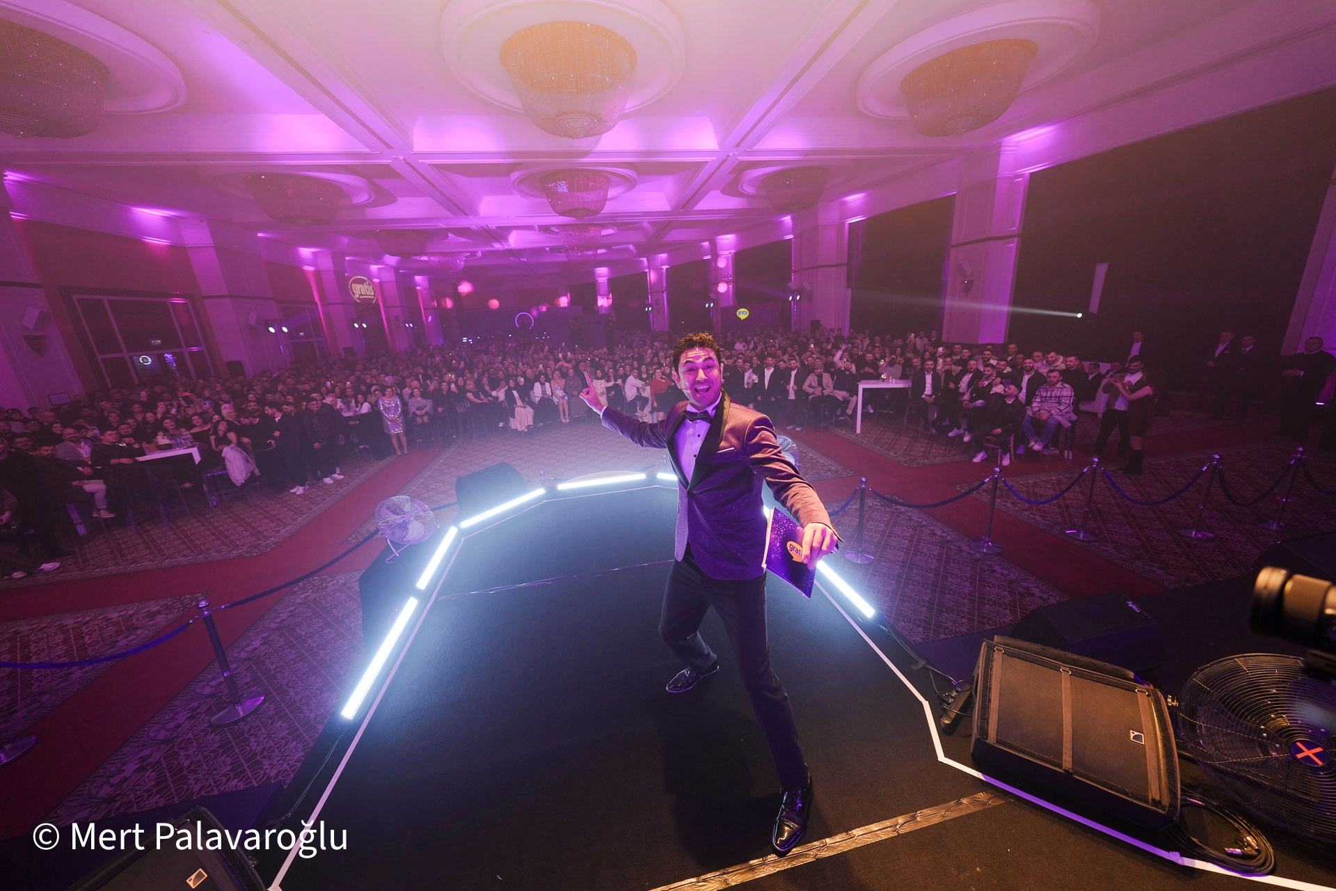 Mert Palavaroğlu Sahne 2 — Kurumsal Etkinlik Sunucusu, Showman